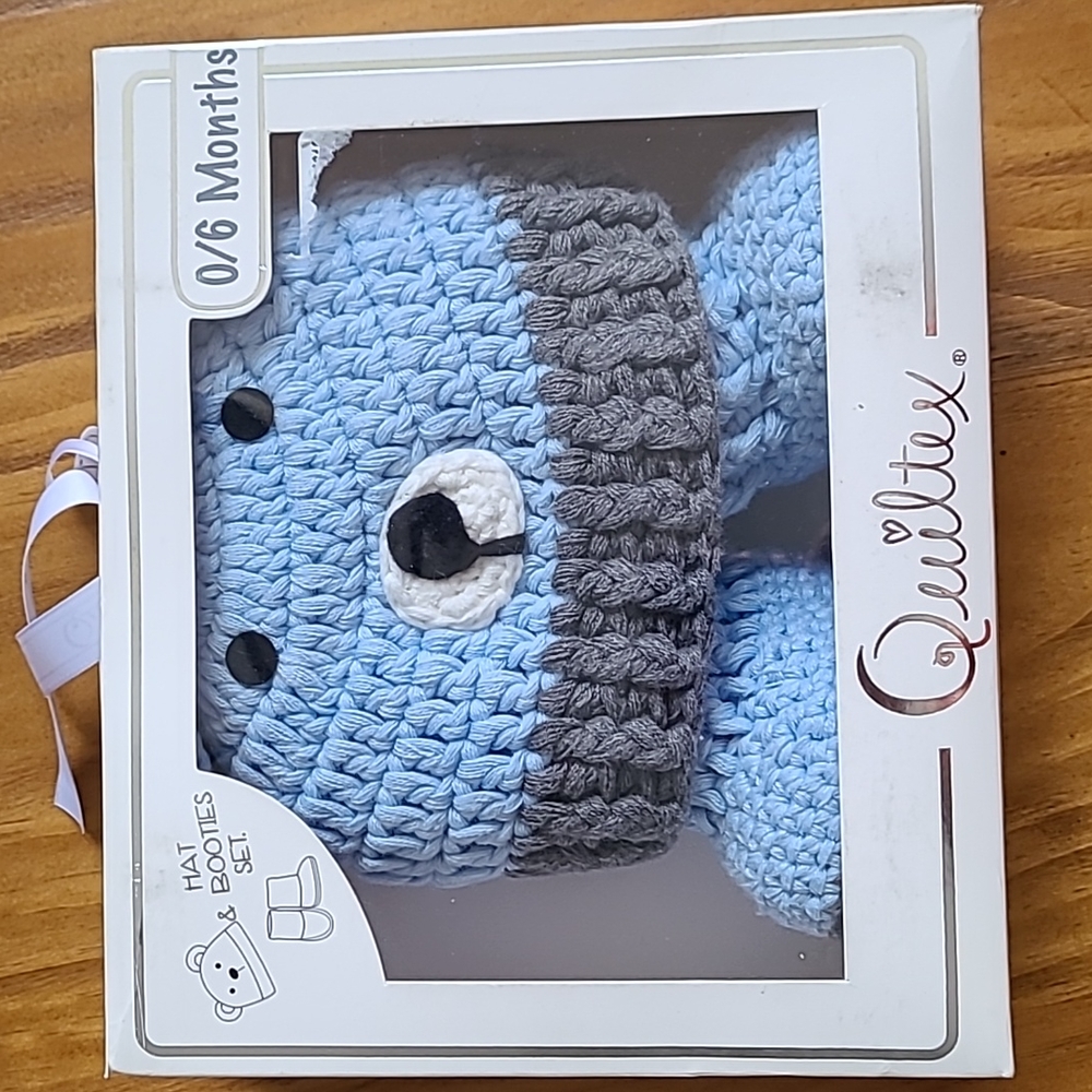 Quiltex 0/6 Months Hat & Booties Set